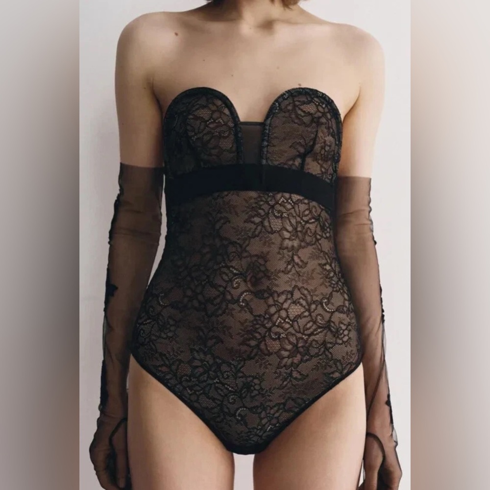 NWT Zara Womens Bodysuit Size small Black Floral Underwire Lace.